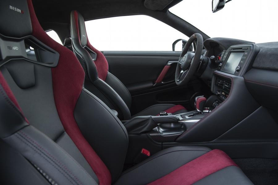 Интерьер Nissan GT-R Nismo (R35) 2019 года  (WW) (фото 71 из 81)